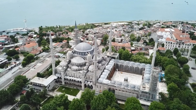 Sultanahmet Camii ilk Cuma namazı için dezenfekte edildi